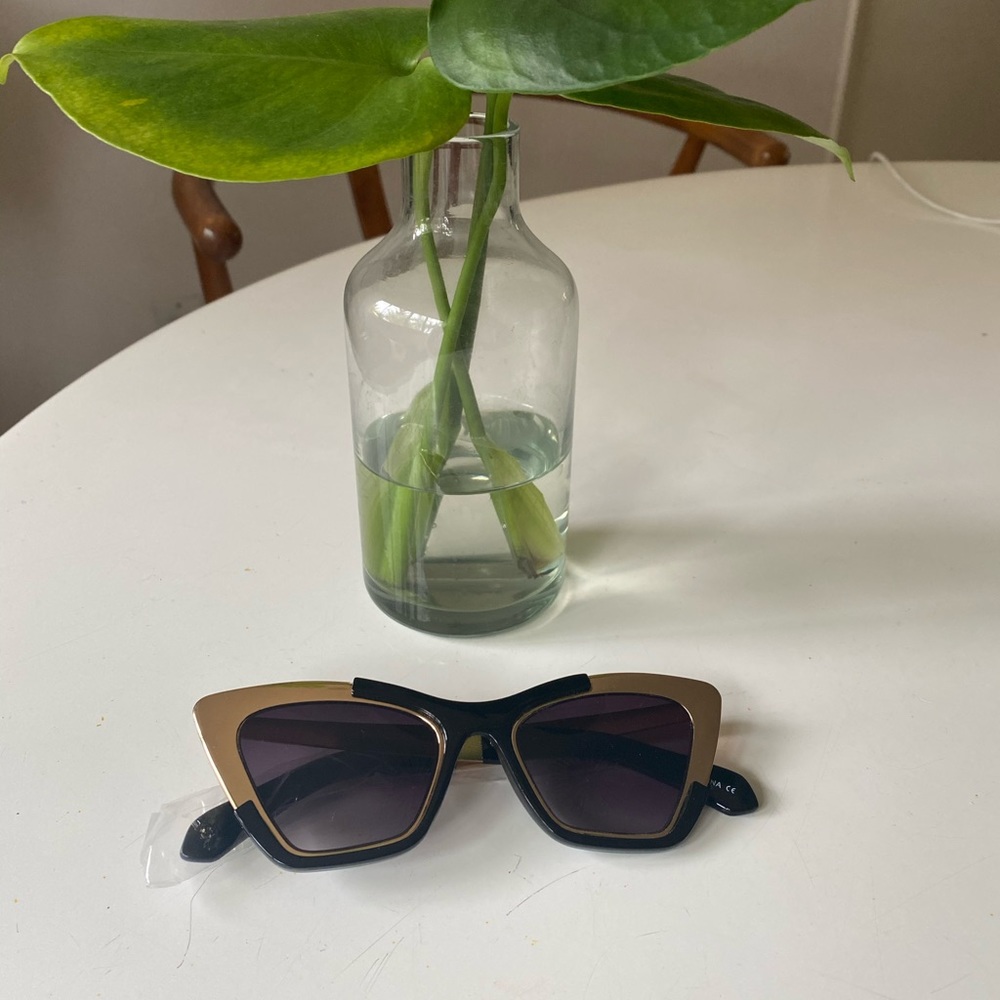 ZeroUV brand black and gold cat eye sunnies